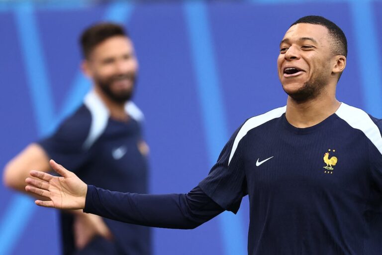 Mbappé fait l'éloge de la « légende » Ronaldo et exhorte la France à soutenir Griezmann dans la « période difficile » de l'Euro 2024