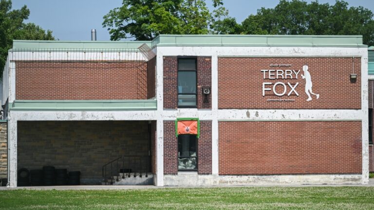 Pendant des années, Montréal n'a pas réussi à régler le problème des eaux usées rejetées dans la rivière par les écoles