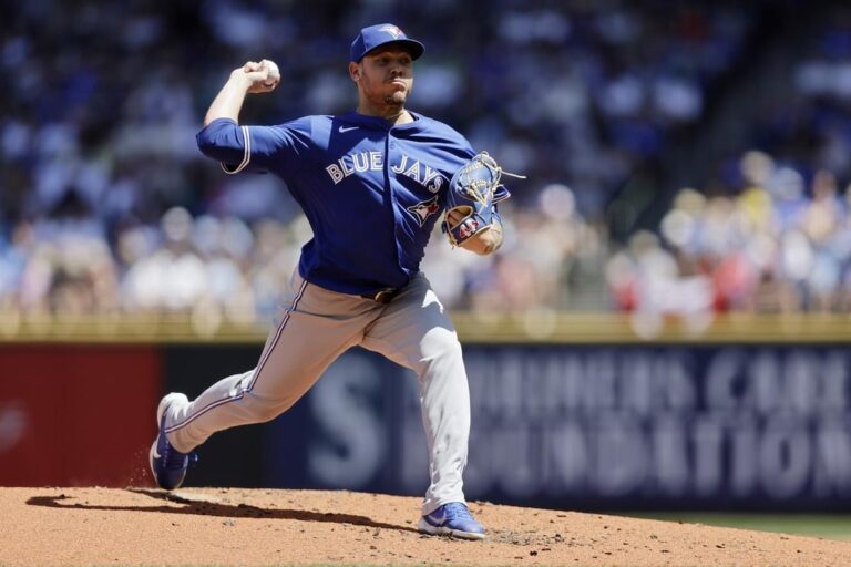 Rodriguez remporte sa première victoire, Kirk mène l'attaque et les Blue Jays battent les Mariners 5-4