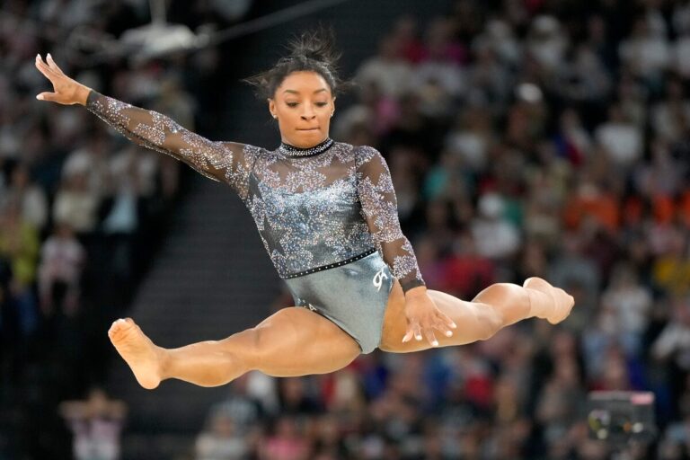 Simone Biles fait son retour olympique à Paris en pleine forme