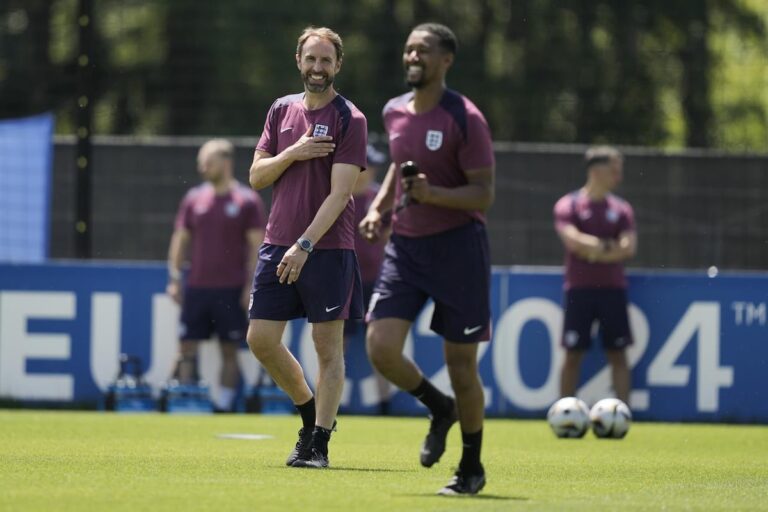 Southgate affirme que l'Angleterre est prête à atteindre son apogée à l'Euro 2024 après avoir été alourdie par la pression jusqu'à présent