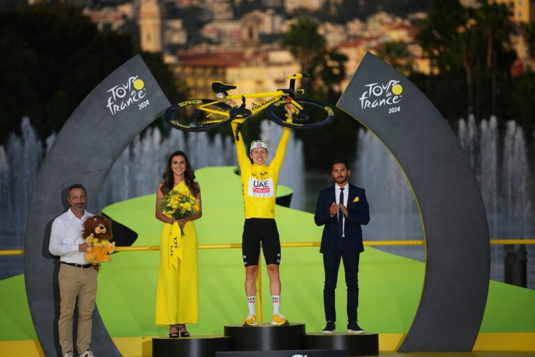 Tadej Pogacar remporte le Tour de France pour la troisième fois et avec style grâce à une victoire au contre-la-montre