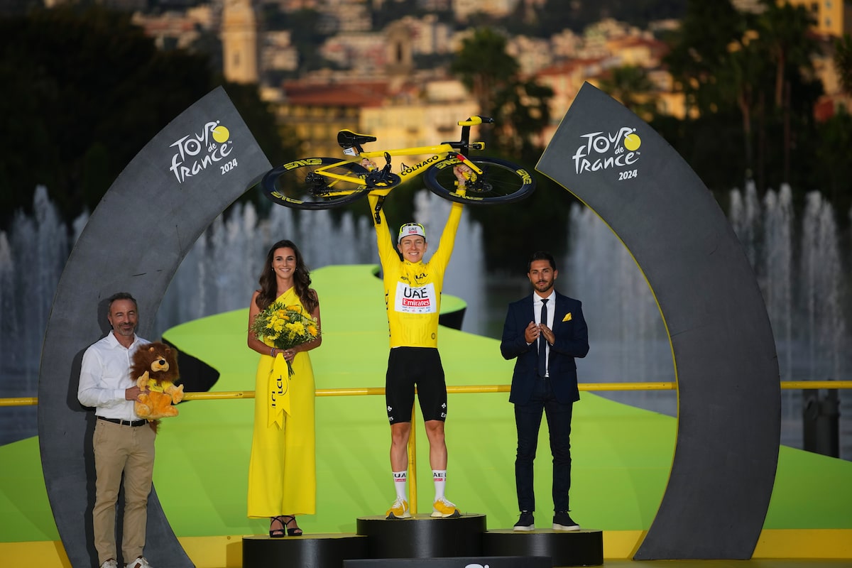 Tadej Pogacar remporte le Tour de France pour la troisième fois et avec style grâce à une victoire au contre-la-montre