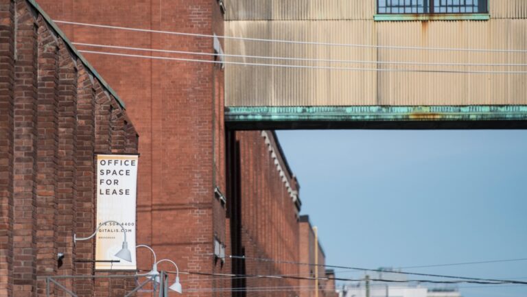 Un appartement au centre-ville pour 1 200 $ par mois ? Voici le plan d'un groupe pour repenser les espaces de bureaux vacants à Toronto
