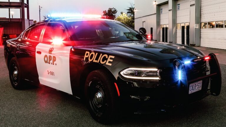 Un conducteur novice a fui la police en roulant à 188 km/h sur l'autoroute 11 alors qu'il était prétendument en état d'ébriété
