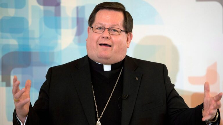 Un haut dirigeant de l'Église du Québec reprend ses fonctions après six mois d'absence en raison d'allégations d'abus
