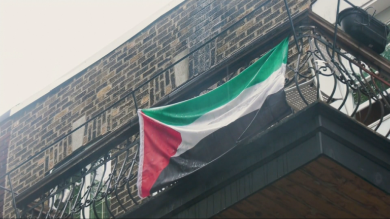 Un locataire de Montréal « consterné » après que son propriétaire a ordonné le retrait du drapeau palestinien