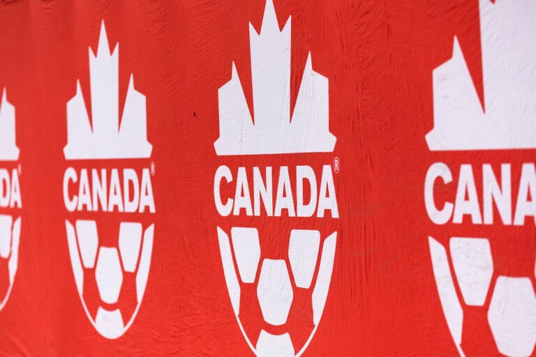 Un membre du personnel de soutien de Canada Soccer arrêté en France pour espionnage présumé par drone