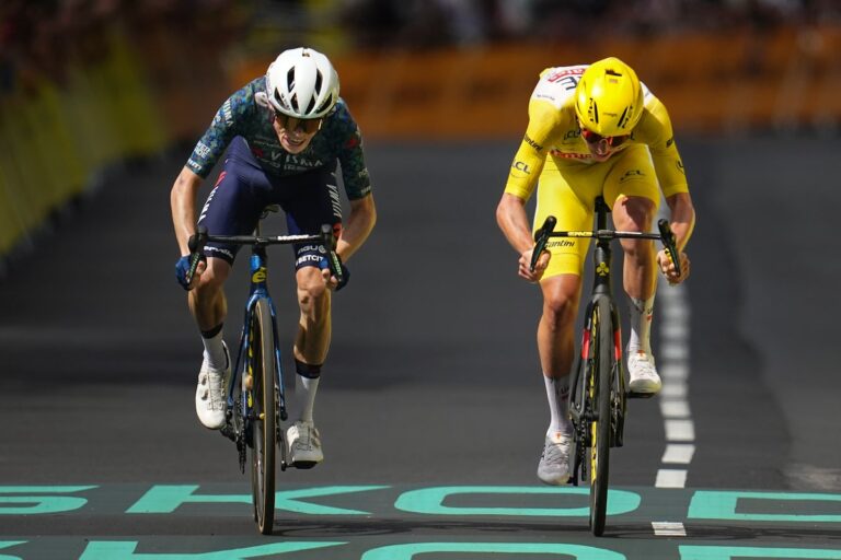 Vingegaard devance Pogacar au sprint et remporte la 11e étape du Tour de France
