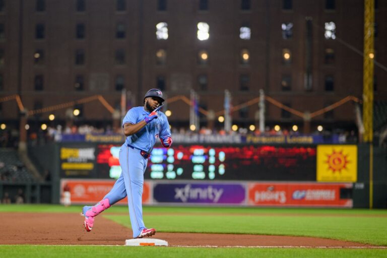 Vladimir Guerrero Jr. frappe deux circuits pour aider les Blue Jays à partager le pointage avec les Orioles lors d'un programme double