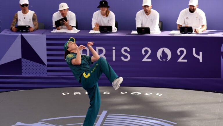 Le breaker australien Raygun reçoit des critiques mitigées, salué pour son « courage » et son « caractère » après des performances virales aux Jeux de Paris