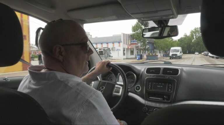 « Nous avons vraiment besoin de plus de gens comme Kenn » : un Manitobain félicité pour avoir conduit ses voisins en ville