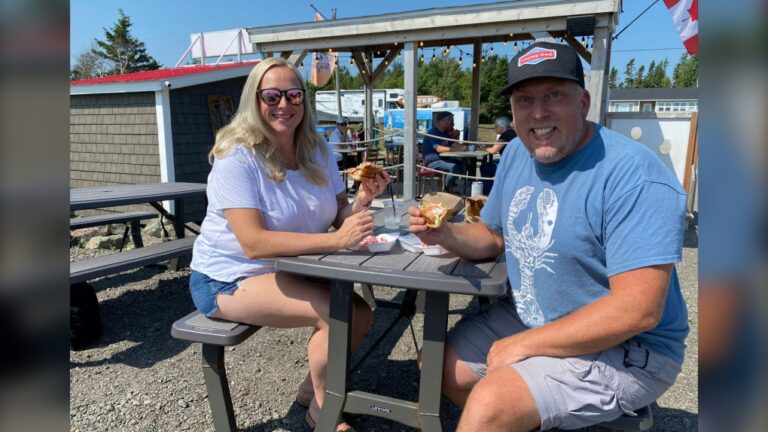 40 restaurants en 60 jours : la quête épique d'un homme pour trouver le meilleur lobster roll du Nouveau-Brunswick