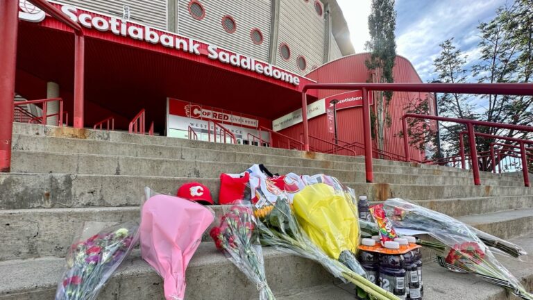 « Complètement dévastés » : les Flames de Calgary réagissent à la mort de Johnny Gaudreau