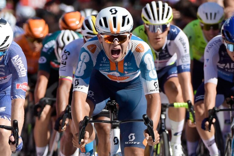 Bittner sprinte vers la victoire au photo-finish lors de la 5e étape de la Vuelta espagnole, Roglic reste en rouge