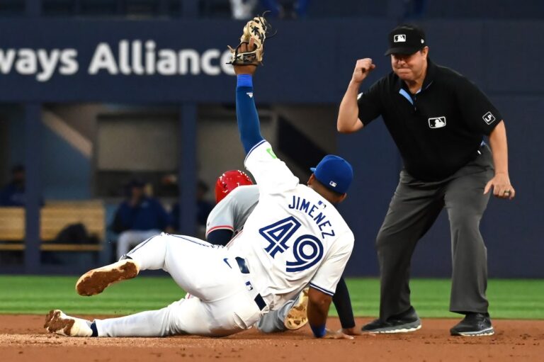 Clément mène l'assaut initial, les Blue Jays tiennent tête aux Angels pour une victoire de 5-3