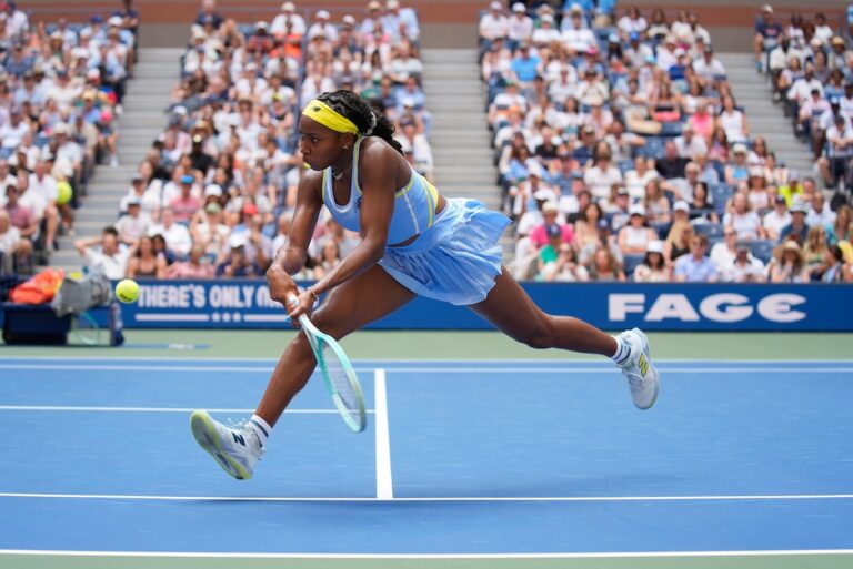 Coco Gauff entame la défense de son titre à l'US Open avec une victoire confortable après une séquence de deux défaites consécutives