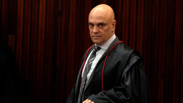 Brazilian Supreme Court Chief Justice Alexandre de Moraes arrives for a court hearing in Brasilia, Brazil on June 22, 2023. (Eraldo Peres / AP Photo)