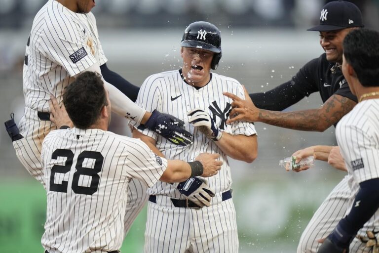 DJ LeMahieu et les Yankees s'imposent 4-3 en 10 manches contre les Blue Jays