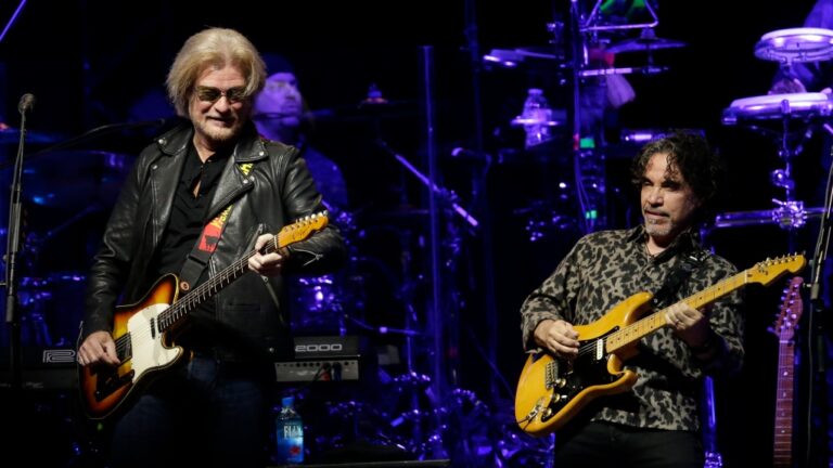 Daryl Hall met fin à son concert à Vancouver après 3 chansons ; la direction dit qu'il est atteint de la COVID