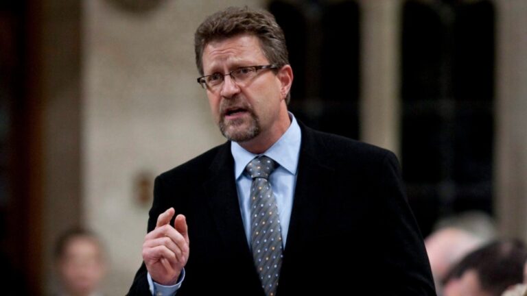 Décès de l'ancien député conservateur et ministre Chuck Strahl