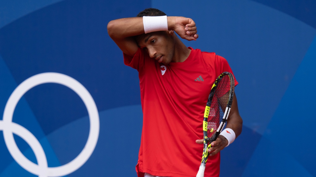 Félix Auger-Aliassime s'incline face à Carlos Alcaraz en demi-finale des Jeux de Paris