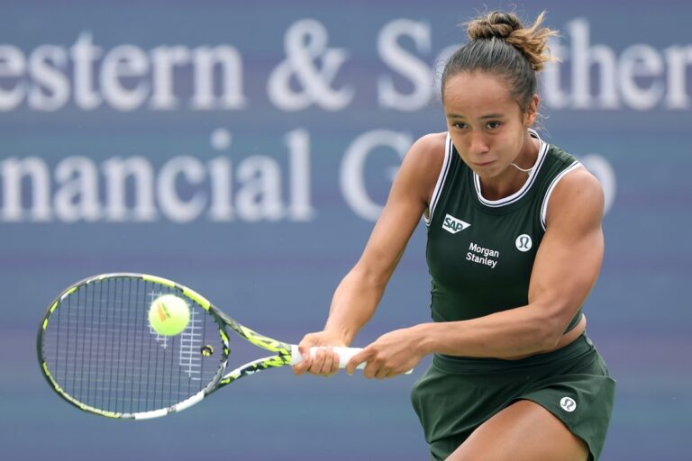 Fernandez sauve une double balle de match et surprend Rybakina à l'Open de Cincinnati