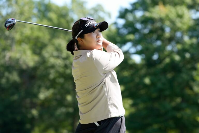 Haeran Ryu a réalisé un 62 sans bogey et prend une large avance au TPC Boston