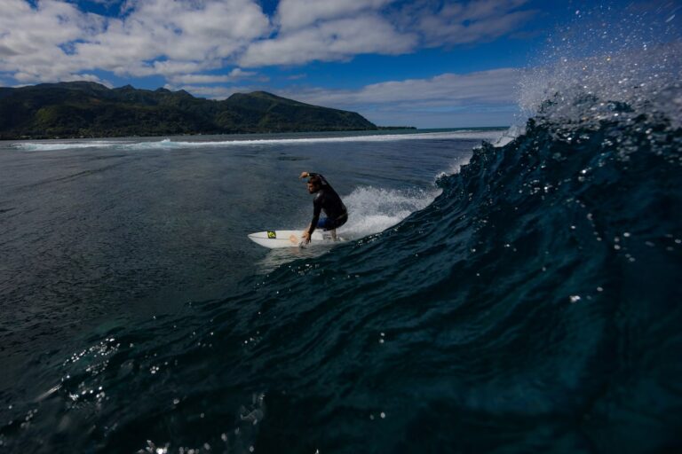 JO de Paris : Les dernières séries de la compétition de surf des JO de Paris reportées à Tahiti en attendant des vagues plus grosses