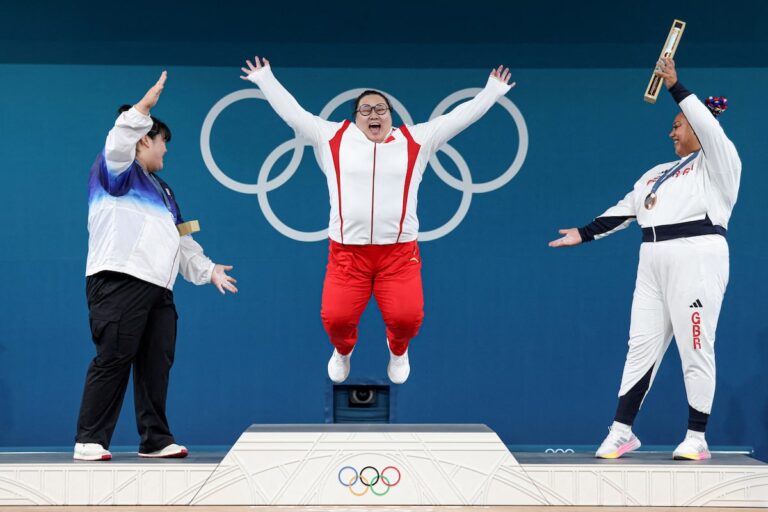 JO de Paris : Li Wenwen s'impose et offre à la Chine cinq médailles d'or en haltérophilie aux Jeux