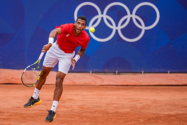 JO de Paris : Novak Djokovic en quarts de finale, le Canadien Félix Auger-Aliassime bat Medvedev