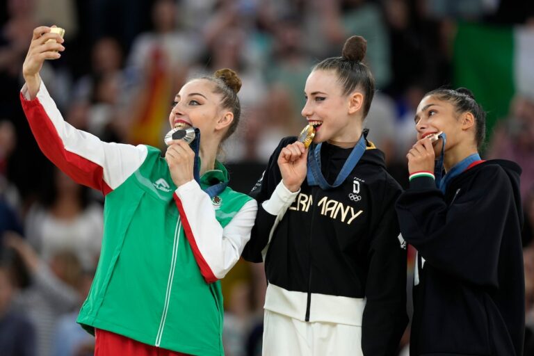 JO de Paris : l'Allemande Darja Varfolomeev remporte l'or du concours général individuel en gymnastique rythmique