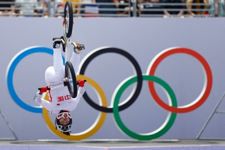 JO de Paris : la Chinoise Deng Yawen remporte l'or en BMX freestyle, la quintuple championne du monde Hannah Roberts chute