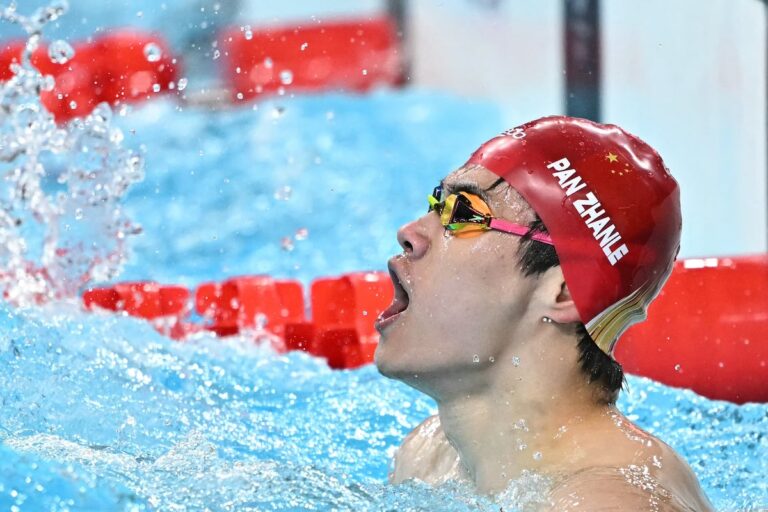 JO de Paris : le Chinois Pan Zhanle bat son propre record du monde du 100 mètres nage libre et décroche l'or