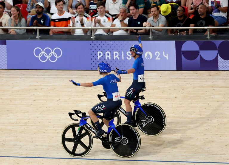JO de Paris : l'équipe italienne de Chiara Consonni et Vittoria Guazzini remporte l'épreuve Madison féminine en cyclisme sur piste