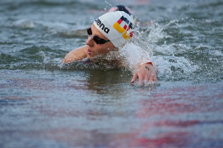 JO de Paris : un athlète allemand en eau libre tombe malade après avoir nagé dans la Seine