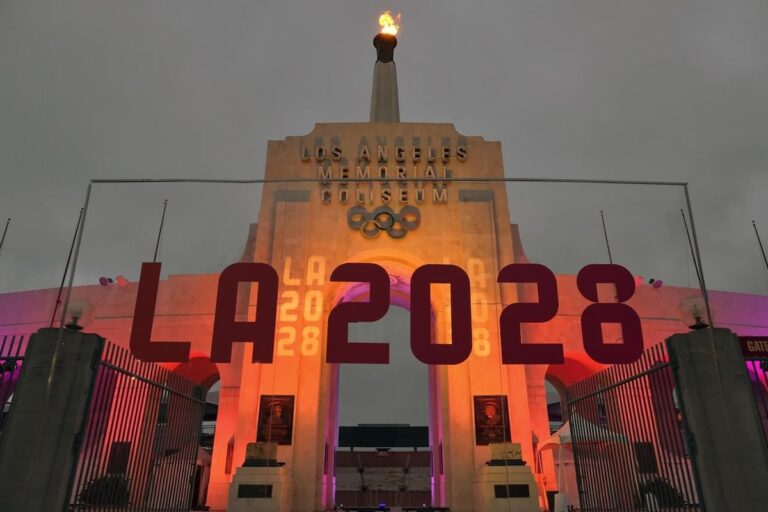 Jeux olympiques de Paris : alors que les JO touchent à leur fin, Los Angeles se lance dans la planification de 2028