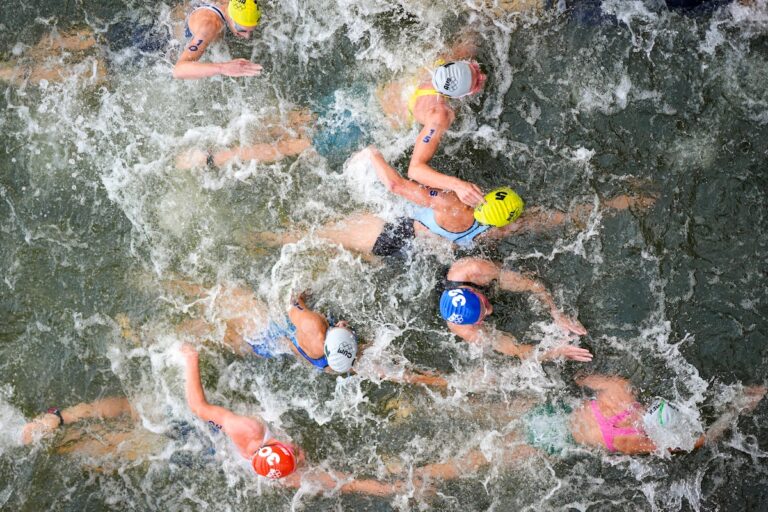 Jeux olympiques de Paris : la Belgique se retire du triathlon en relais mixte après la maladie d'un athlète qui a nagé dans la Seine