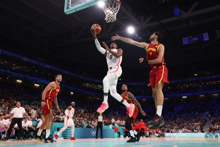 Jeux olympiques de Paris : le Canada bat l'Espagne et reste invaincu en basketball masculin aux JO