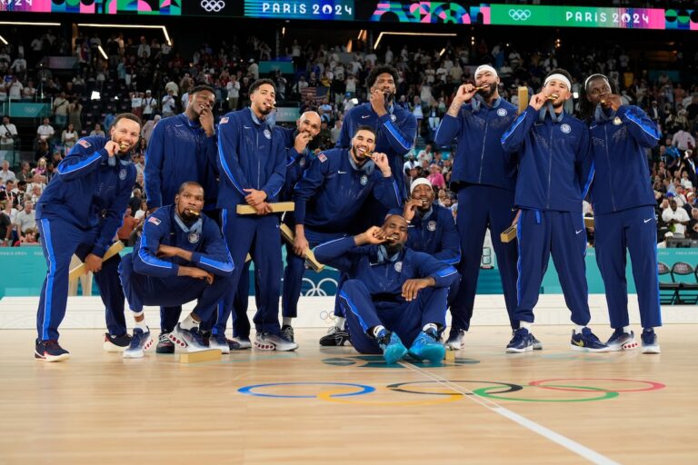 Jeux olympiques de Paris : l'équipe américaine bat la France et remporte l'or en basket-ball masculin