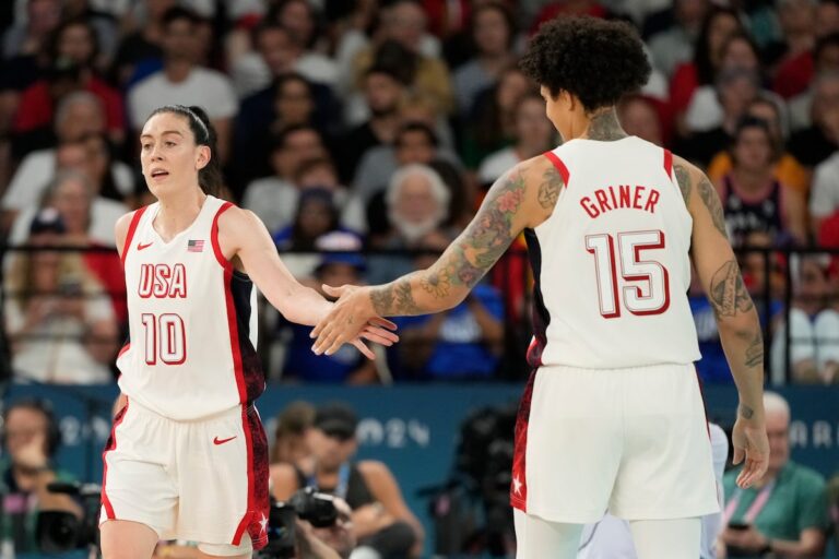 Jeux olympiques de Paris : l'équipe féminine de basket-ball des États-Unis se qualifie pour la médaille d'or grâce à une victoire 85-64 contre l'Australie