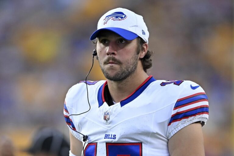 Josh Allen, le QB vedette des Buffalo Bills, entame sa septième saison en se concentrant sur l'augmentation de son rôle de leader