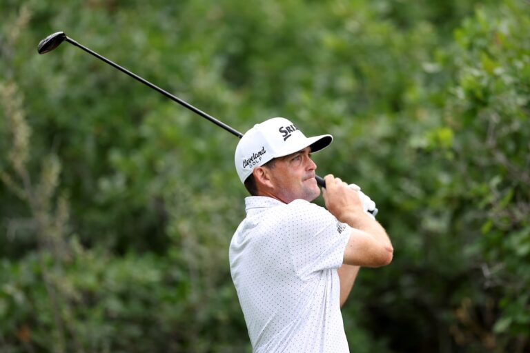 Keegan Bradley passe du dernier à la tête du championnat BMW