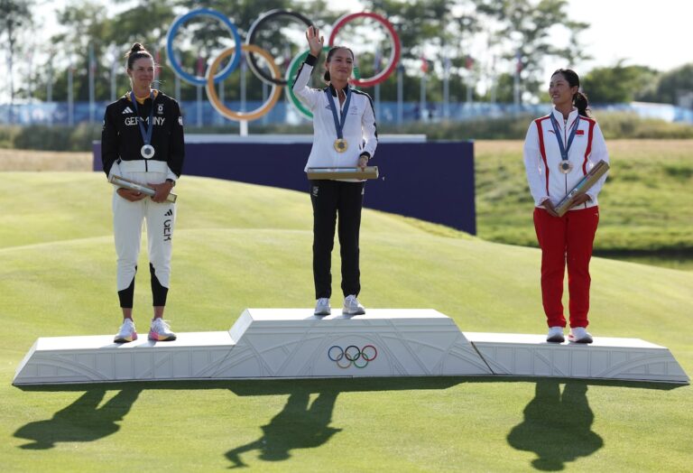 La Néo-Zélandaise Lydia Ko remporte la médaille d'or olympique en golf féminin et entre au Temple de la renommée de la LPGA