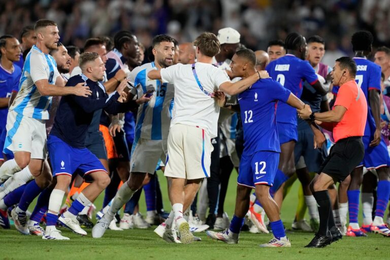 La bagarre footballistique entre la France et l'Argentine a donné aux deux pays exactement ce dont ils avaient besoin