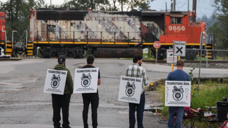 La décision d'Ottawa de mettre fin à la fermeture du réseau ferroviaire suscite un débat sur les droits des travailleurs