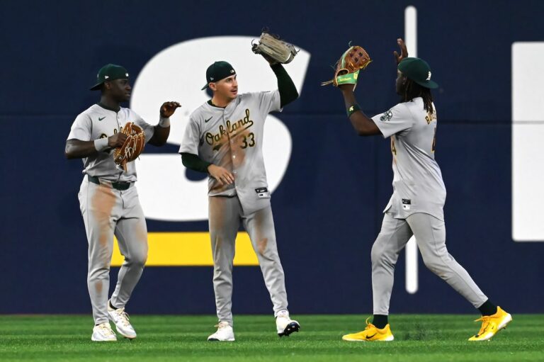La séquence de coups sûrs de Guerrero prend fin alors que les Blue Jays perdent 8-4 contre les Athletics