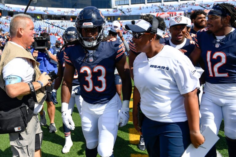 L'assistante des Bears, Jennifer King, était une entraîneuse de basket-ball à succès, mais ne pouvait pas laisser passer une opportunité dans la NFL