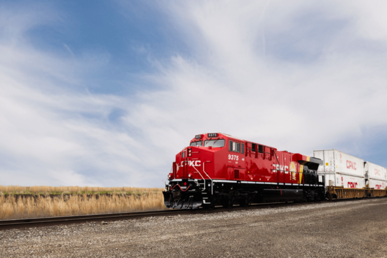 Le CPKC de retour sur les rails, les Teamsters se dirigent vers les tribunaux