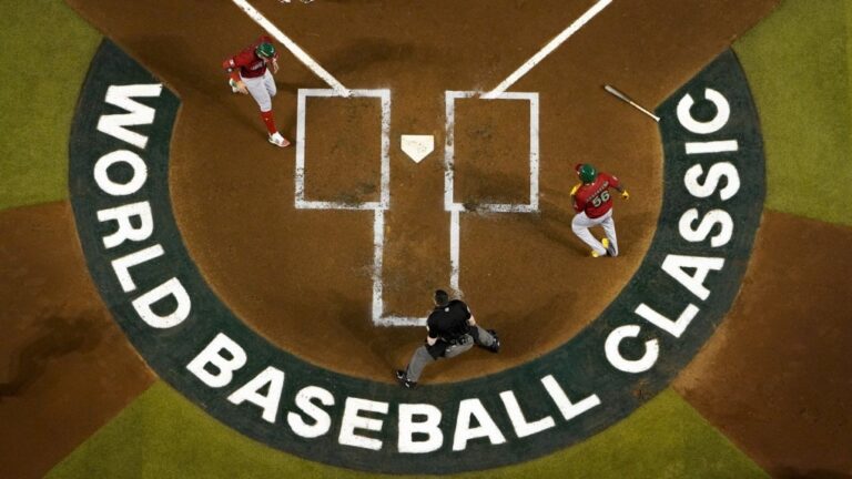 Mexico's Joey Meneses, left, and Randy Arozarena are seen as Canada catcher Bo Naylor, top left, tries to catch a throw from right field during a World Baseball Classic game in Phoenix, Wednesday, March 15, 2023. AP / Godofredo A. Vásquez